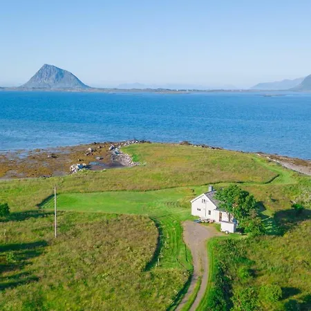 Holiday home Lofoten Feriehus- Storoy