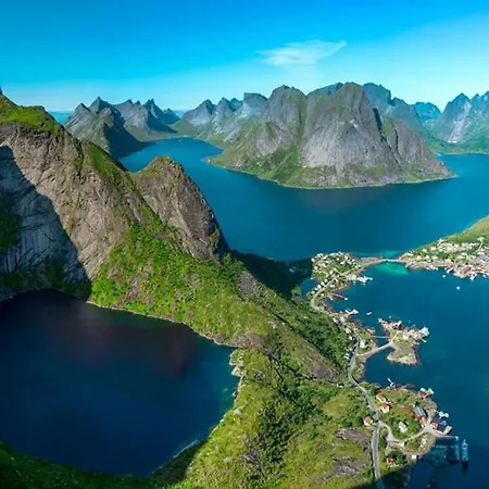 Lofoten Feriehus- Storoy Holiday home *